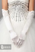 新娘婚纱与手套搭配需注意的问题与小技巧