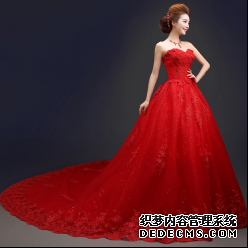 红色的婚纱礼服 怎么穿才好看.png