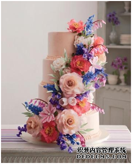 浪漫婚礼蛋糕示例一:鲜花蛋糕